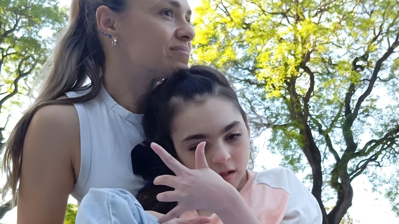 La bonita promesa de una madre a su hija con síndrome de Angelman