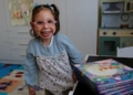 La 'subida y bajada' de escalones de Inma, una niña de 4 años con discapacidad