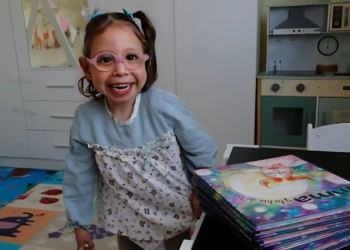 La 'subida y bajada' de escalones de Inma, una niña de 4 años con discapacidad