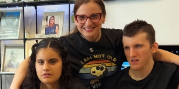 María, madre de Carlos y Carla, dos jóvenes con autismo