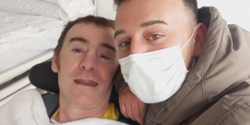 Daniel junto a su padre Agapito discapacidad 100%