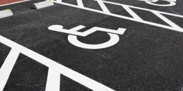 El CERMI propone incorporar un código QR para las tarjetas de estacionamiento PMR