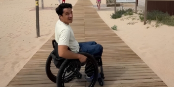 Pablo Tovar en la playa de La Barrosa, en Chiclana de la Frontera