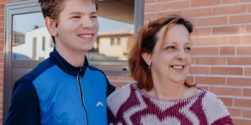 Sandra, madre de un joven con autismo, destaca el papel de la familia