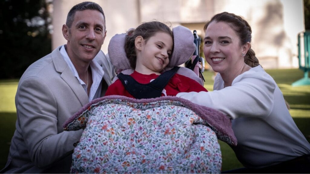 Inma, una niña de 7 años que padece una enfermedad rara que «jamás le ha quitado su esencia»