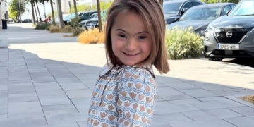 La familia de Daniela, una niña de 8 años, normaliza el síndrome de Down mediante redes sociales