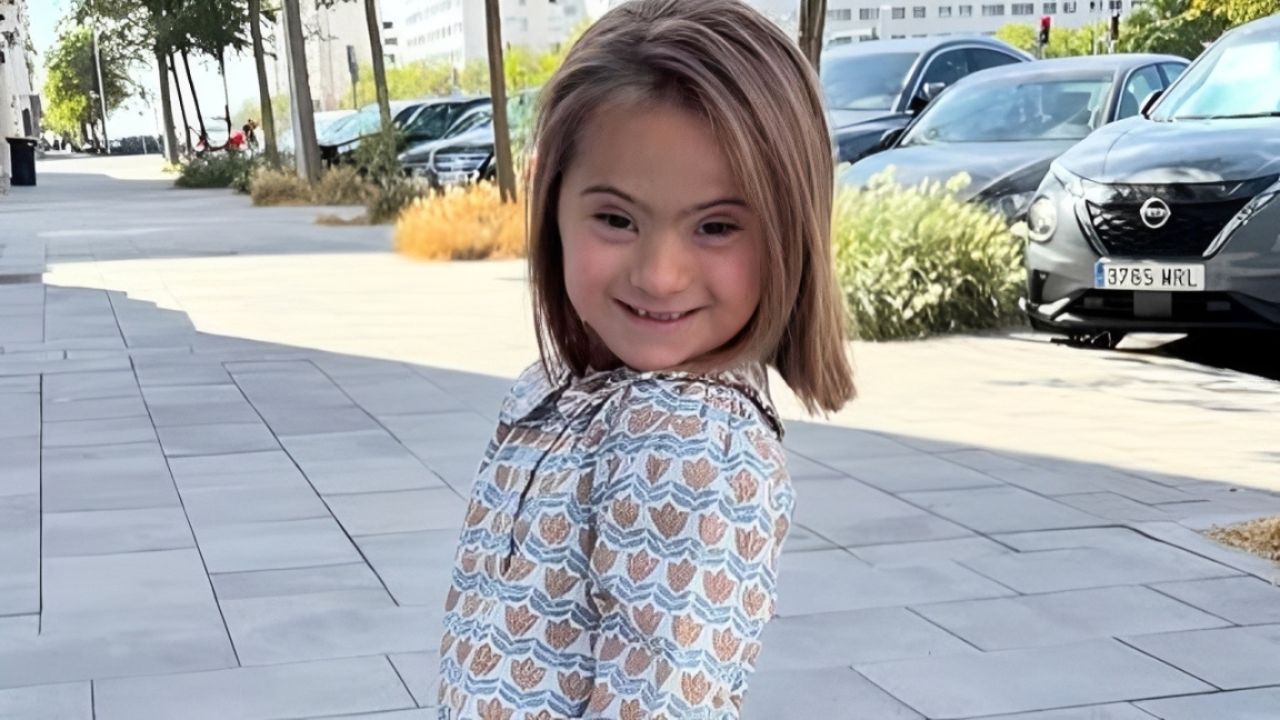 La familia de Daniela, una niña de 8 años, normaliza el síndrome de Down mediante redes sociales