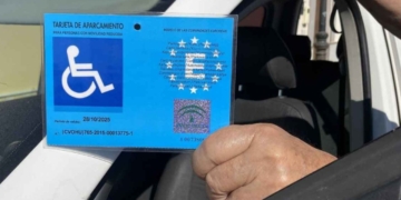 Tarjeta azul PMR de aparcamiento