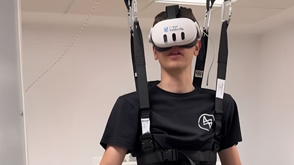 Un joven con lesión medular vuelve a disfrutar de un 'paseo por la playa' gracias a un innovador sistema