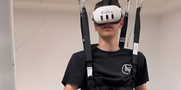 Un joven con lesión medular vuelve a disfrutar de un 'paseo por la playa' gracias a un innovador sistema