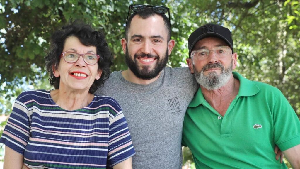Una familia de personas sordas de Galicia reclama la figura de intérprete de Lengua de Signos en la sanidad