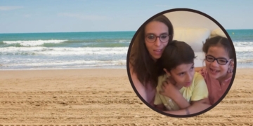 La madre de dos niños con discapacidad denuncia la falta de accesibilidad en las playas