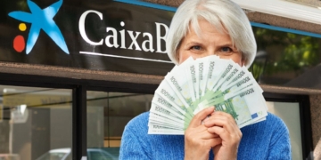 CaixaBank ofrece hasta 400 euros por domiciliar la nómina y que podrás canjear por una PlayStation 5 a 0 euros