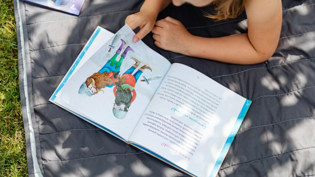 CaixaBank y la Asociación Argadini llevan a la Feria del Libro de Madrid un cuentacuentos inclusivo para niños con y sin discapacidad el 10 de junio