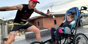 El padre de una niña con discapacidad recorre el Camino de Santiago para visibilizar el síndrome de Rett