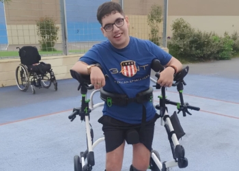 Cristóbal, joven con discapacidad que necesita un coche adaptado
