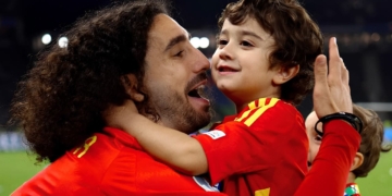 Marc Cucurella normaliza la presencia de su hijo Mateo, con autismo, en los estadios