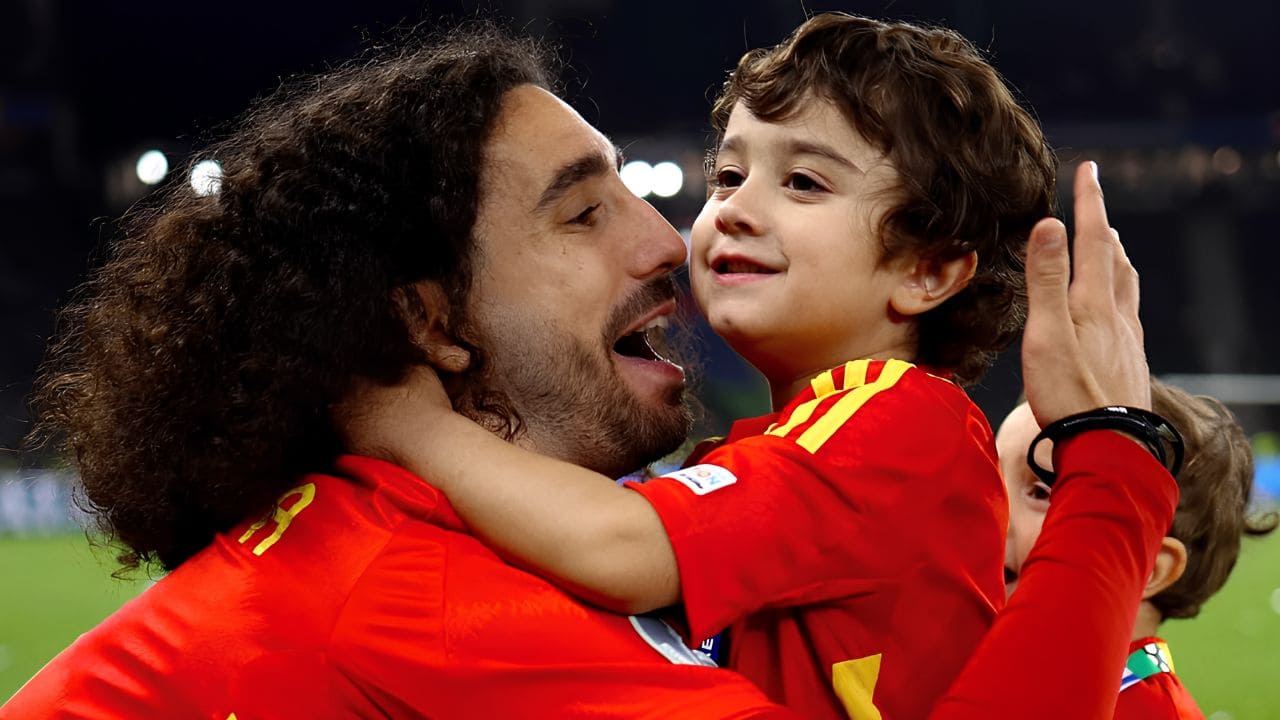 Marc Cucurella normaliza la presencia de su hijo Mateo, con autismo, en los estadios