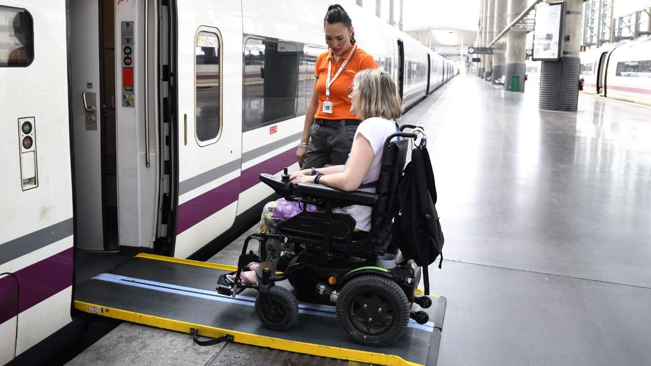 Servicio de asistencia de Adif para personas con movilidad reducida