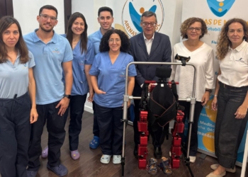Fundación ONCE cede al Centro Arenas de Mónsul de Almería un exoesqueleto infantil pionero para niños con enfermedades neuromusculares