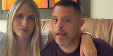 Ángela Castillo junto a su hermano Juancho, con síndrome de Down