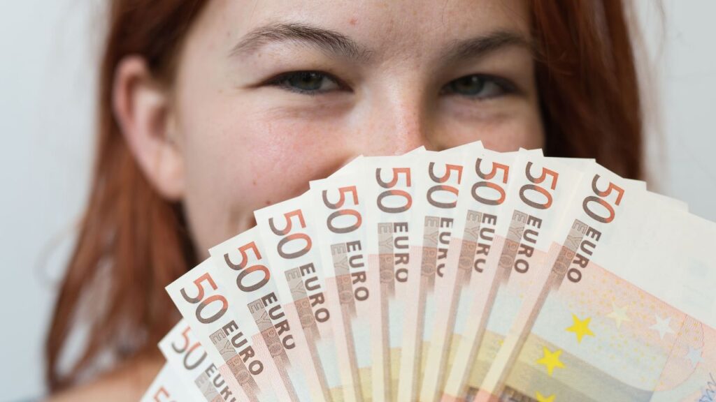 El Ingreso Mínimo Vital llega a más de 860.000 hogares en España: Este es el complemento que pueden recibir las personas con discapacidad