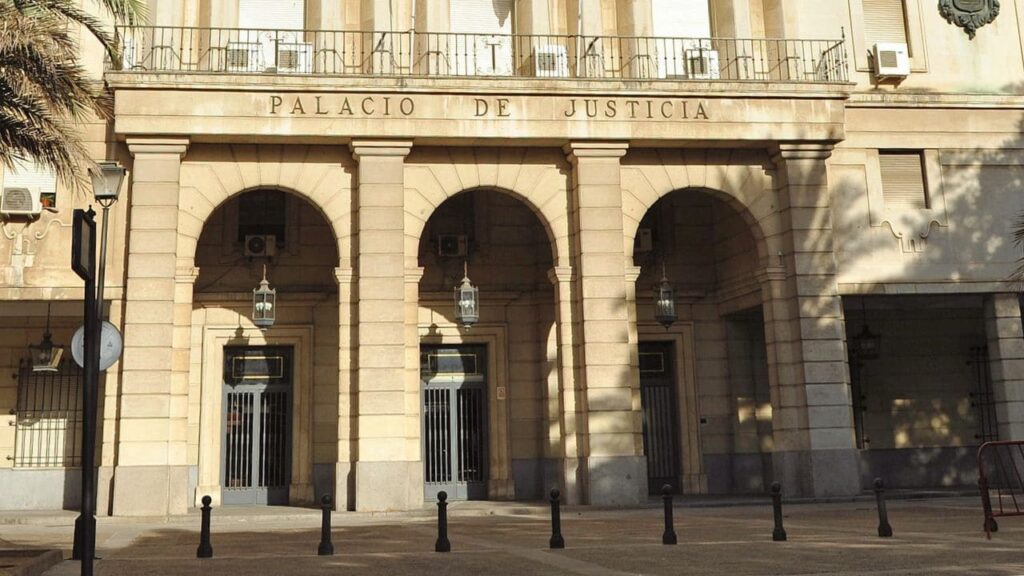 Un Juzgado de lo Social de Sevilla fija un juicio de un trabajador para obtener el reconocimiento de una pensión de incapacidad permanente para el 25 de febrero de 2030
