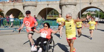 La II Carrera Solidaria por la Espina Bífida de AMEB reúne a más de 500 participantes y supera de nuevo su objetivo de recaudación