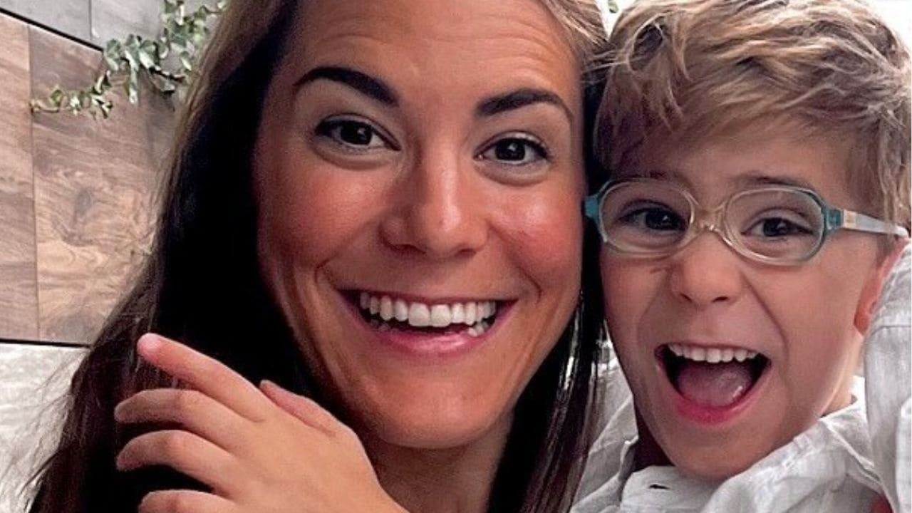 Nuria y Javi, madre e hijo que comparten la rutina con una enfermedad rara