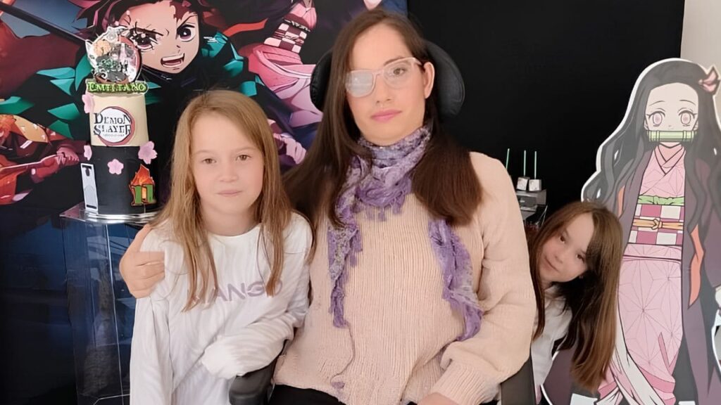 Loreto Alarcón junto a sus dos hijas derrame cerebral