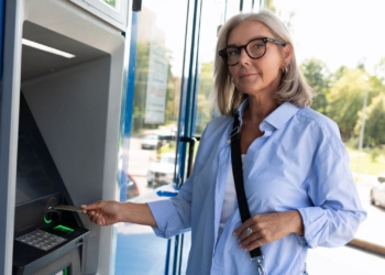 Día de abono de la pensión y la paga extra de verano por cada banco en 2026