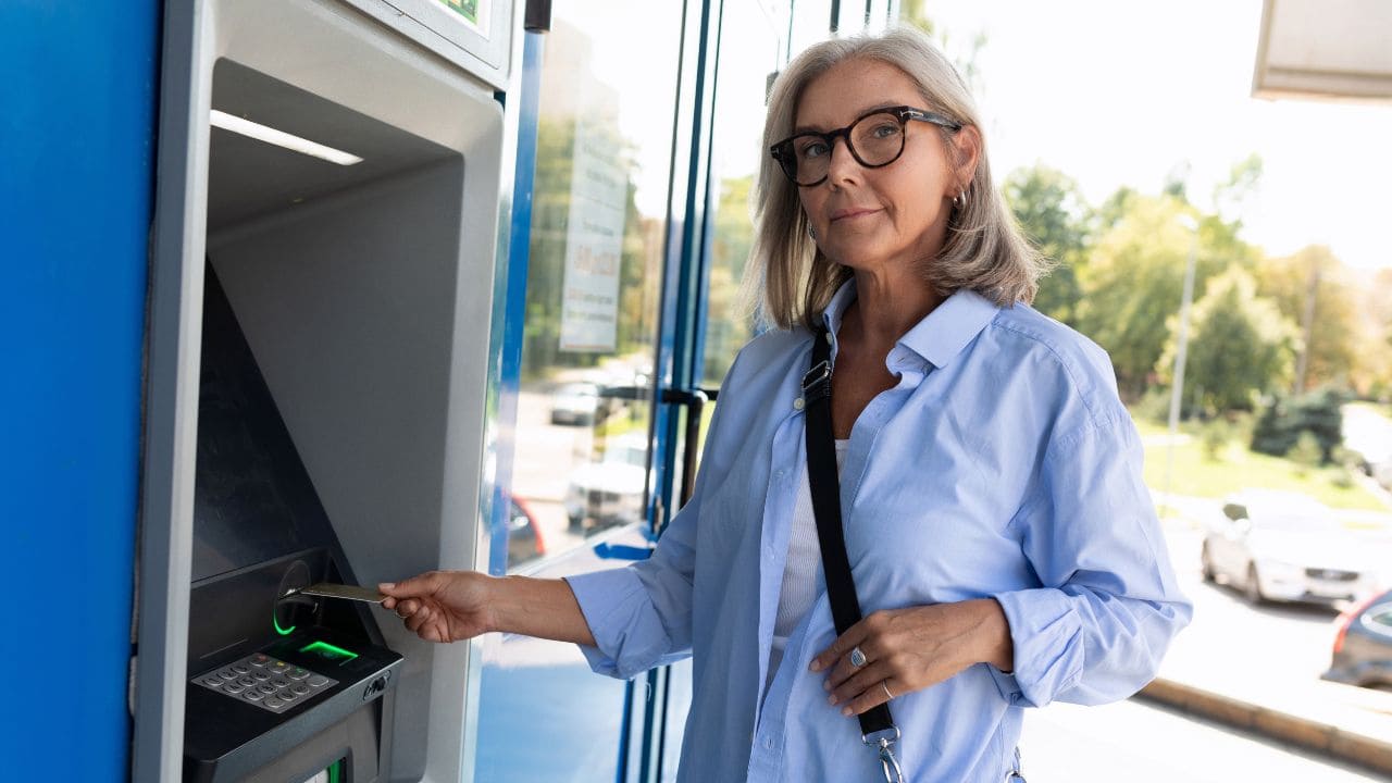 Día de abono de la pensión y la paga extra de verano por cada banco en 2026