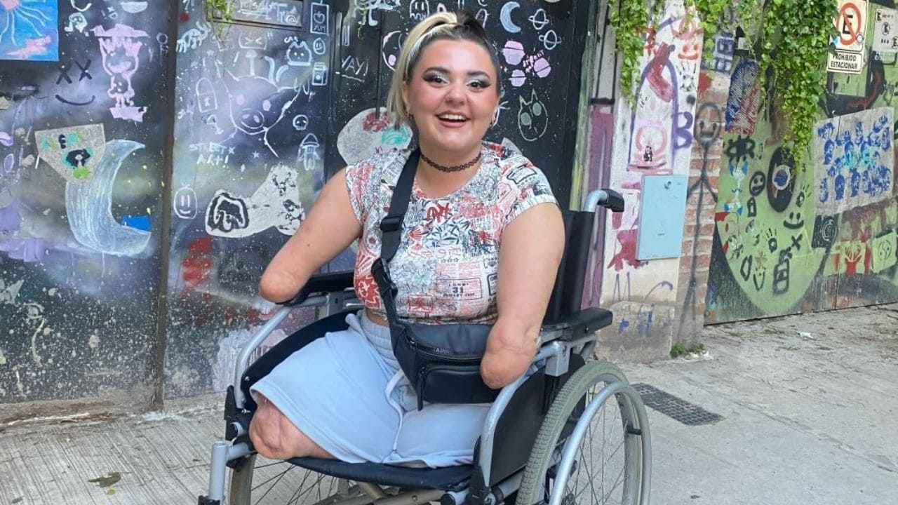 Paloma López, maquilladora con discapacidad