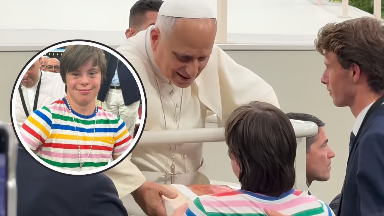 Roscón, con síndrome de Down, le entrega un regalo al Papa