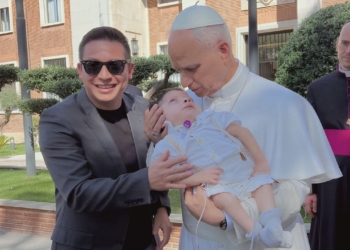 El Papa León XIV bendice a 'Súper Mateíto'