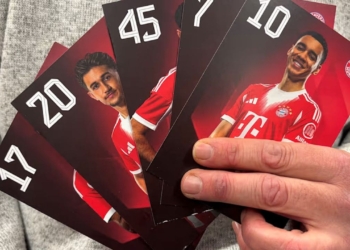 Tarjetas del FC Bayern para aficionados ciegos