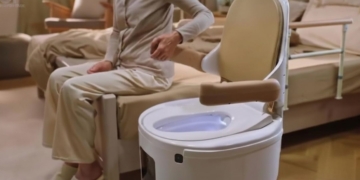 Un váter robotizado que viene solo hasta la cama: el invento que puede facilitar la vida a personas dependientes
