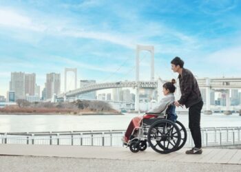 Viajar a Tokio en silla de ruedas o con discapacidad: así son sus criterios para convertirse en una ciudad accesible