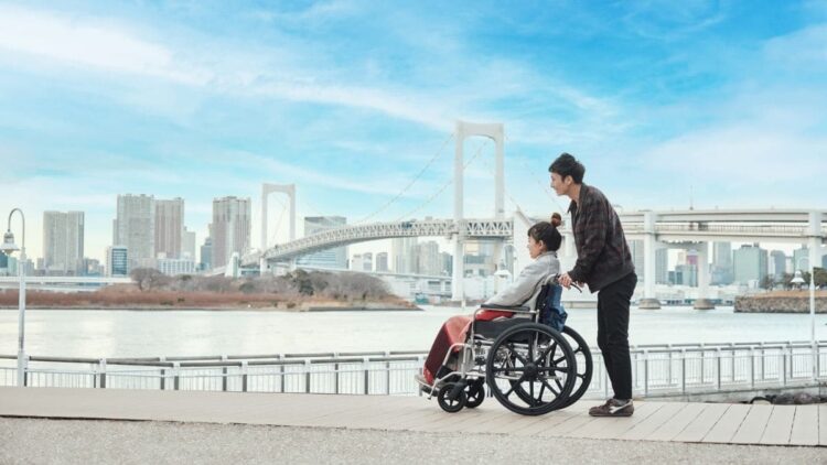 Viajar a Tokio en silla de ruedas o con discapacidad: así son sus criterios para convertirse en una ciudad accesible