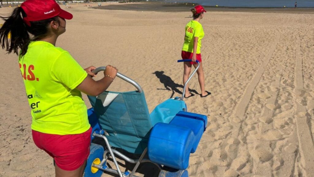 Las playas de Puerto Real mejoran en accesibilidad para facilitar el baño a personas con movilidad reducida