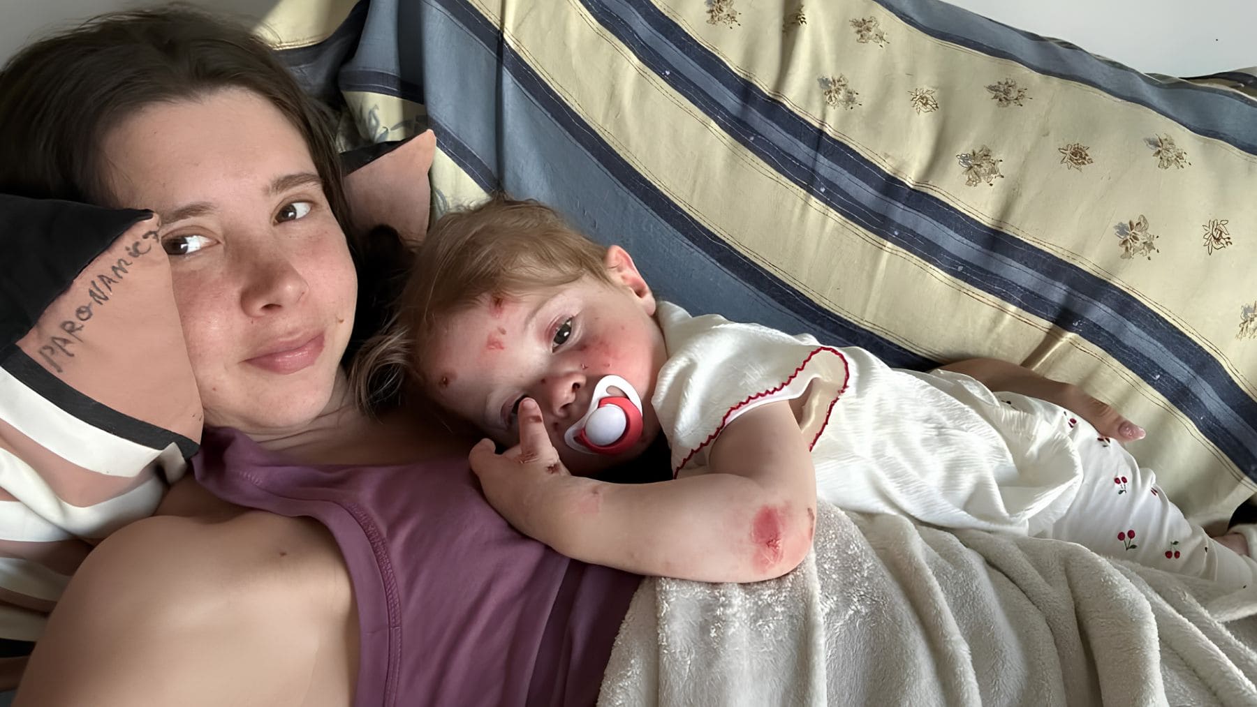 Ana Domenech y su hija Julia, con Piel de Mariposa