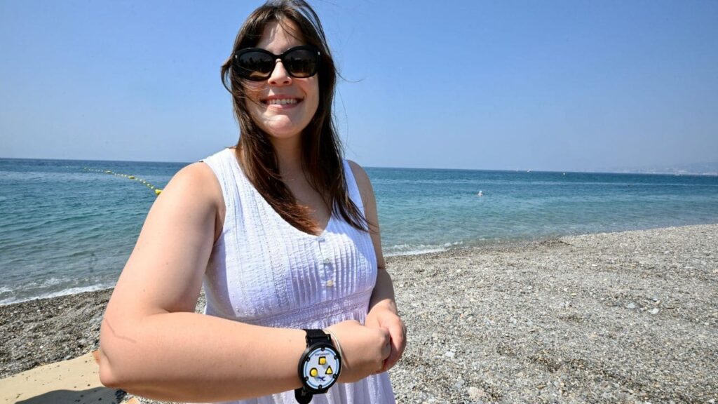 Las playas de la Costa Tropical de Granada incorporan un sistema pionero de baño adaptado para personas ciegas