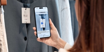 Inditex incorpora una importante medida de accesibilidad en sus prendas para personas con discapacidad visual