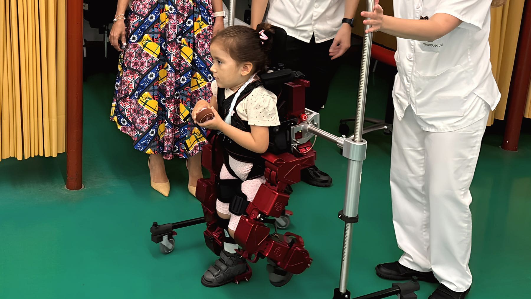 Nuevo exoesqueleto infantil en el Hospital de la Arrixaca