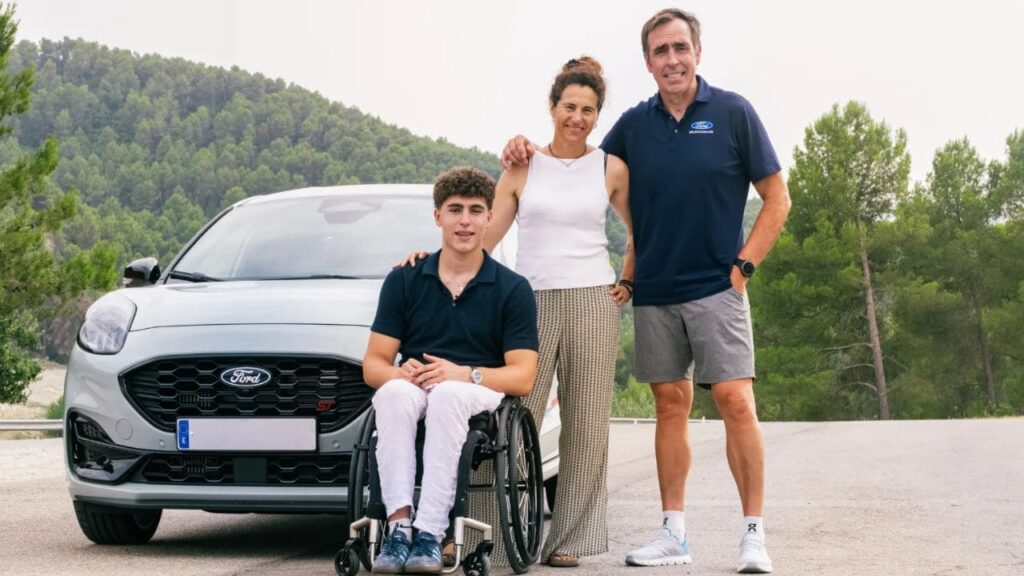 Marc, piloto con lesión medular e hijo de Nani Roma, estrena el primer Ford Adaptado de España que permite conducir sin manos