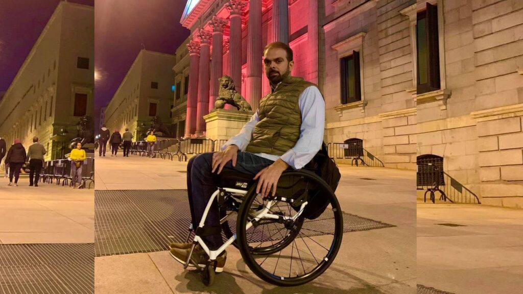 Francisco, de 44 años, con un 90% de discapacidad y grado 3 de dependencia: «La nueva reforma nos permitirá tener una vida más sociable»