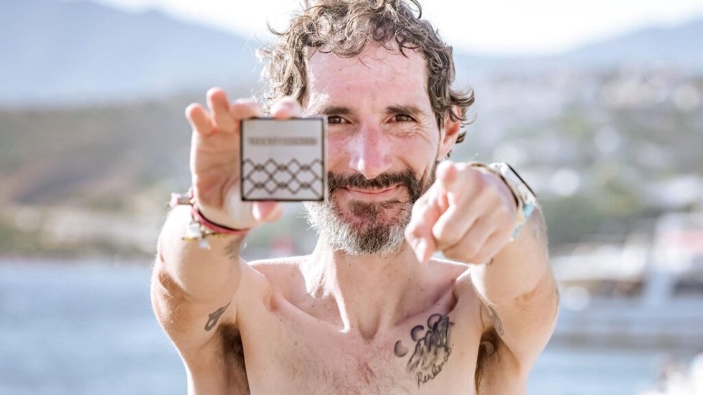 La historia de Juan Dual: Subir tres veces al Everest sin estómago, sin intestino grueso y tras casi morir tres veces