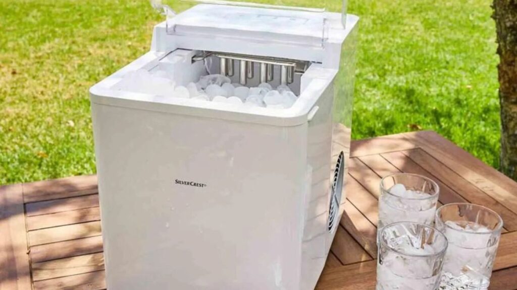 Lidl arrasa con la máquina que hace cubitos de hielo en nueve minutos y hasta 12 kilos al día y bajo en consumo