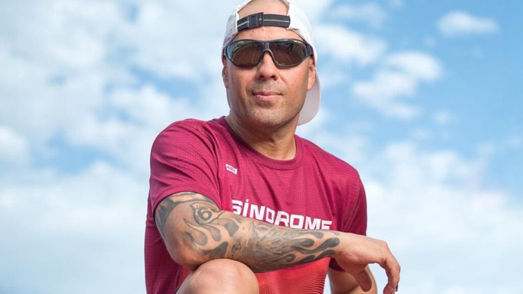 Mario Martínez, 48 años y primer atleta sordociego de ultradistancia: recorrió 438 kilómetros en siete días para visibilizar el síndrome de Usher
