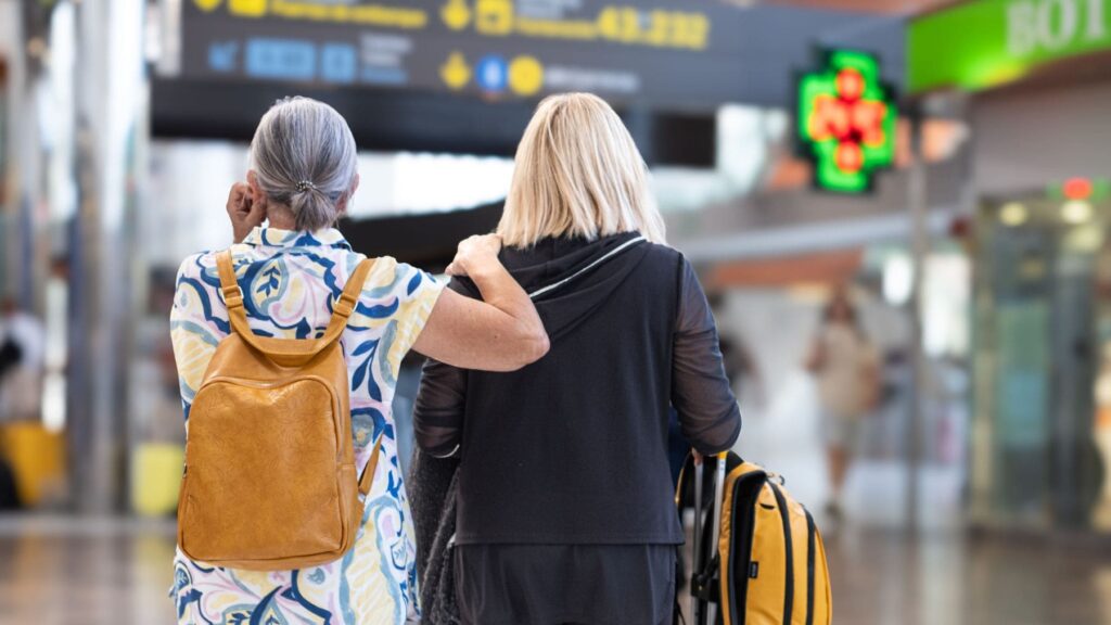 Los pasajeros aéreos con discapacidad podrán viajar con un acompañante en un asiento contiguo sin coste adicional